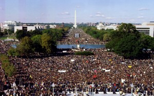 Thousands of participants in the "Million Man March" gather on the Mall October 16. The Washington Monument is in the background. The rally is intended as a day for black men to unite and pledge self-reliance and reaffirm their commitment to their families - RTXFOIQ